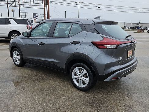 Used 2023 Nissan Kicks S FWD image 4