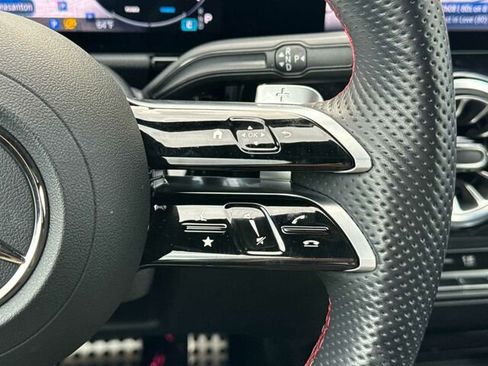 Used 2025 Mercedes-Benz GLA 250 4MATIC image 32