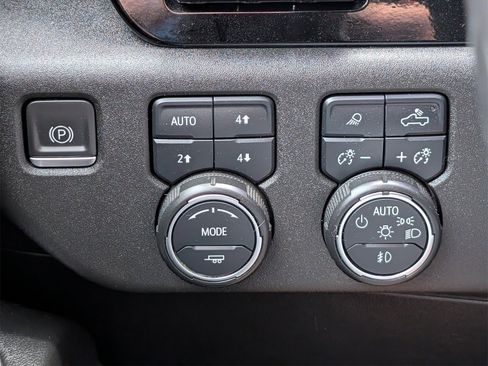 Used 2022 Chevrolet Silverado 1500 LTZ w/ LTZ Premium Package image 22