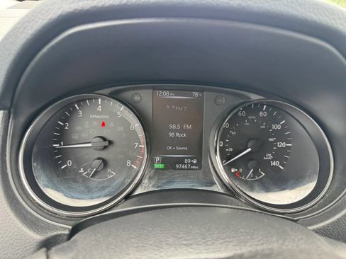 Used 2017 Nissan Rogue SV FWD image 15