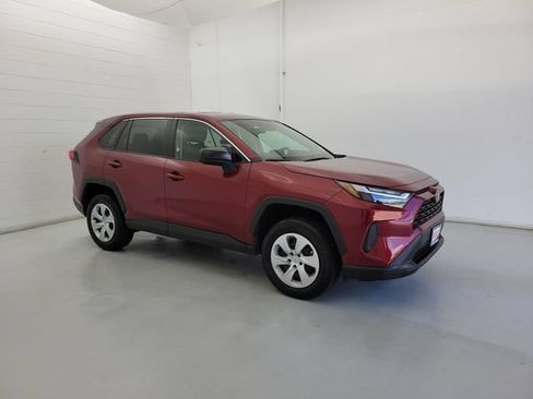 Used 2025 Toyota RAV4 LE AWD/4WD image 4
