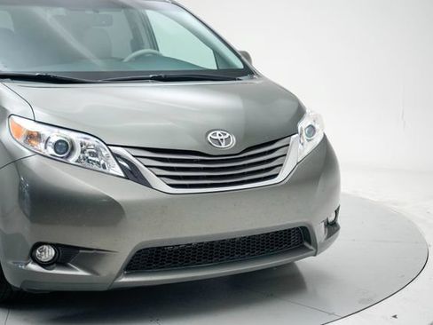 Used 2014 Toyota Sienna XLE FWD image 9