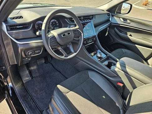 New 2025 Jeep Grand Cherokee L Altitude image 2