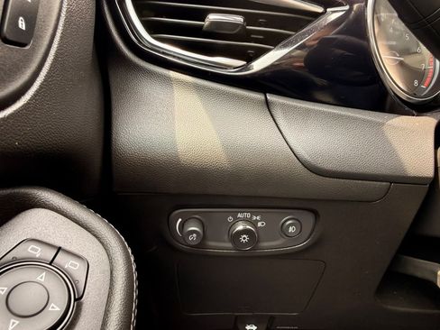 Used 2021 Buick Encore GX Select AWD/4WD image 37