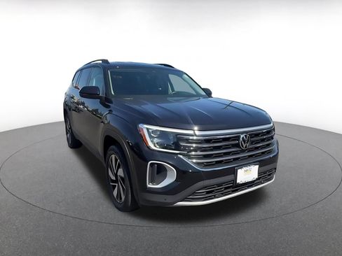 Used 2026 Volkswagen Atlas SE FWD image 3
