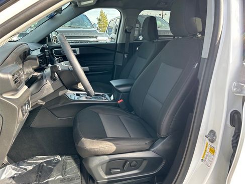 Used 2023 Ford Explorer XLT image 9