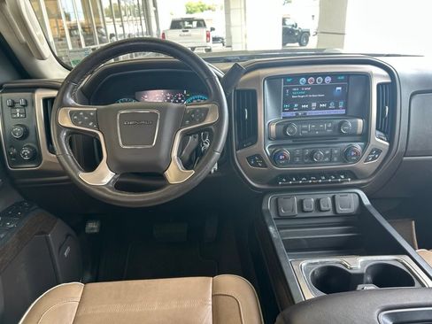 Used 2018 GMC Sierra 2500 Denali w/ Duramax Plus Package AWD/4WD image 15