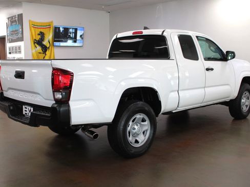 Used 2018 Toyota Tacoma SR image 5
