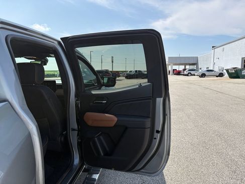 Used 2025 GMC Canyon AT4 AWD/4WD image 40