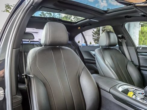 Used 2019 BMW 740i w/ M Sport Package RWD image 39