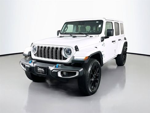 Used 2024 Jeep Wrangler Unlimited Sahara AWD/4WD image 4