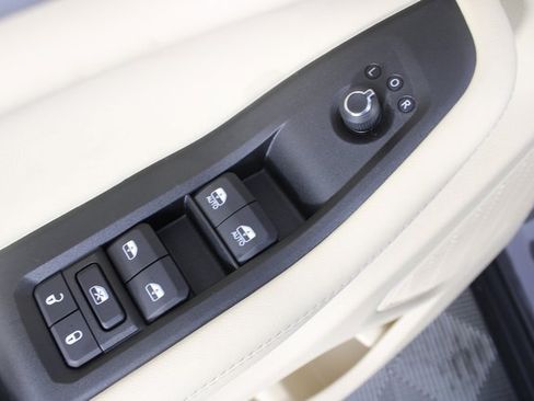 New 2025 Jeep Grand Cherokee L Limited image 16