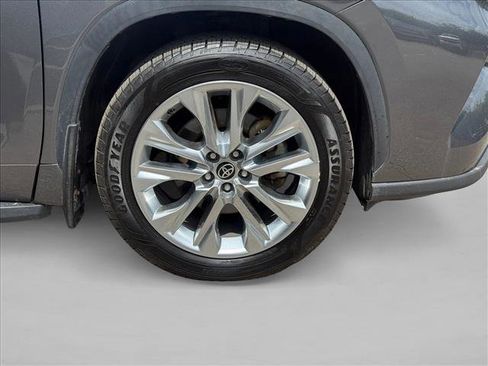 Used 2021 Toyota Highlander Limited FWD image 27
