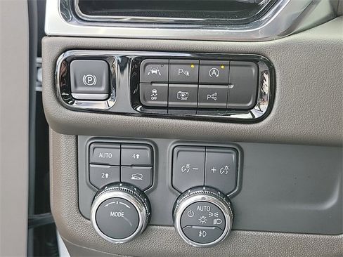 Used 2025 GMC Yukon XL Elevation w/ Technology Package image 16