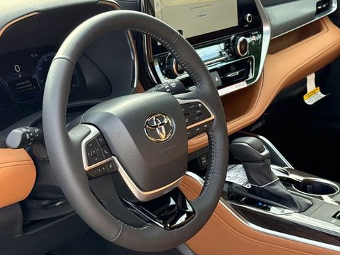New 2026 Toyota Highlander Platinum AWD/4WD image 20