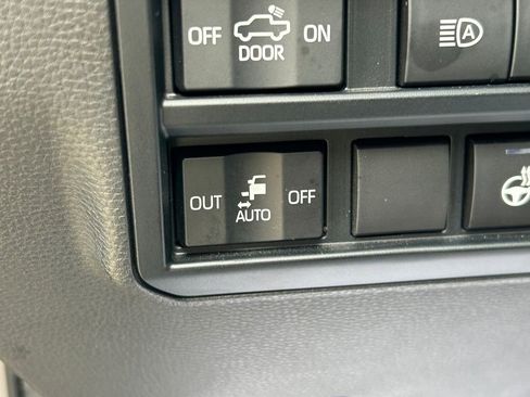 Used 2023 Toyota Tundra Platinum w/ Advanced Package image 30