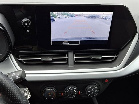 Used 2024 Chevrolet Trax RS w/ Sunroof Package image 19