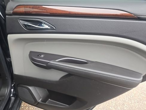 Used 2011 Cadillac SRX Luxury image 28