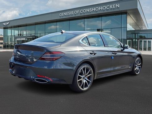 Used 2025 Genesis G70 2.5T image 6