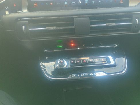 Used 2025 Lincoln Corsair AWD image 25