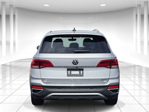 Used 2022 Volkswagen Taos SE image 4