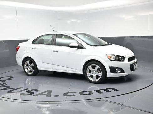 Used 2015 Chevrolet Sonic LTZ FWD image 2