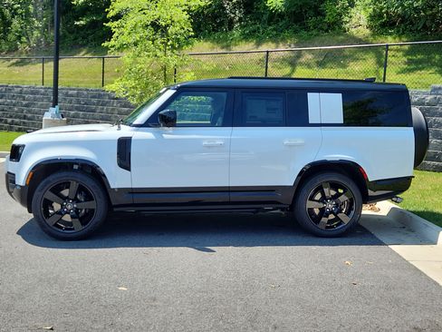 New 2025 Land Rover Defender 130 V8 image 6