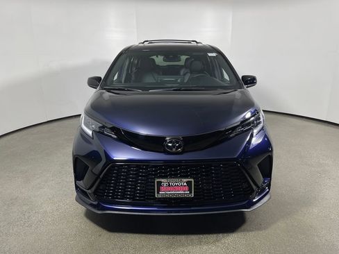 New 2026 Toyota Sienna XSE FWD image 8