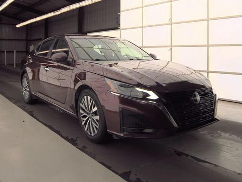 Used 2023 Nissan Altima 2.5 SV FWD image 11