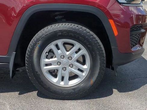 Certified 2024 Jeep Grand Cherokee Laredo AWD/4WD image 11