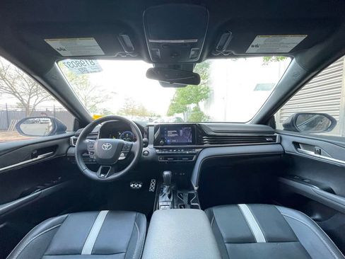 Used 2025 Toyota Camry SE image 28