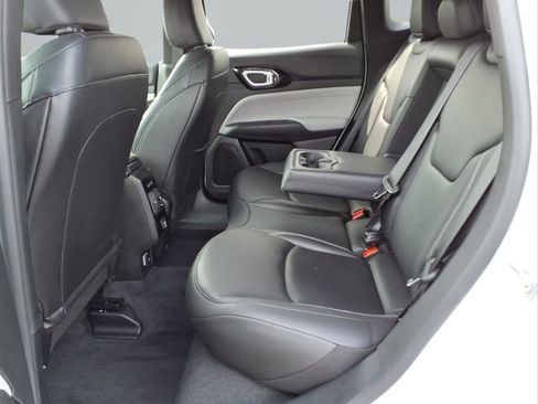 Used 2025 Jeep Compass Limited image 25