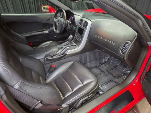 Used 2006 Chevrolet Corvette Coupe w/ Preferred Equipment Group RWD image 31