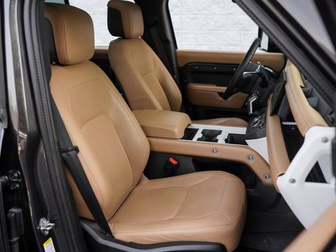 Used 2025 Land Rover Defender 110 S image 24