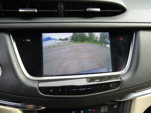 Used 2019 Cadillac XT5 AWD image 12