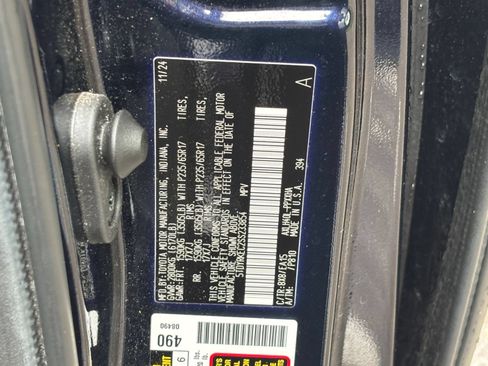 Used 2025 Toyota Sienna XLE FWD image 10