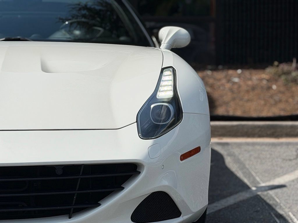 Used 2015 Ferrari California T RWD image 5