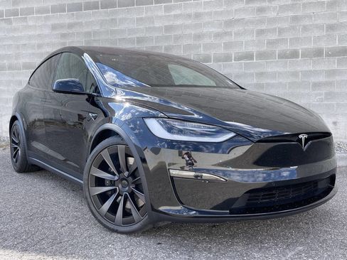 Used 2022 Tesla Model X Plaid image 2