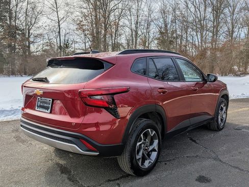Used 2025 Chevrolet Trax LT w/ LT Convenience Package image 7