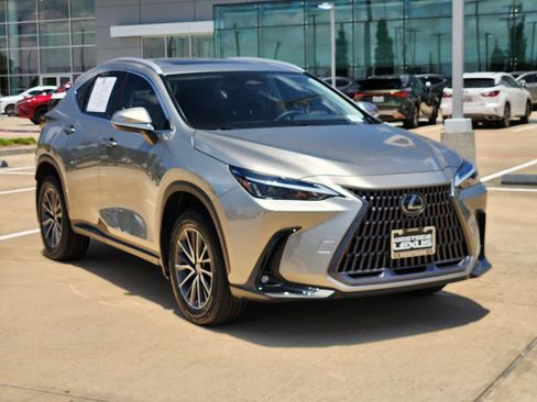 Certified 2024 Lexus NX 250 FWD w/ Cold Area Package image 3