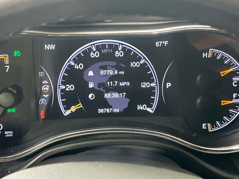 Used 2022 Jeep Grand Cherokee Laredo X image 12