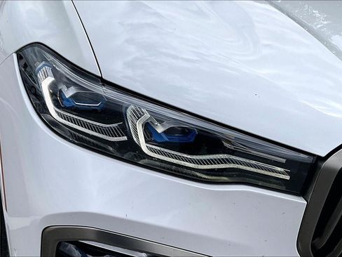 Used 2021 BMW X7 M50i AWD/4WD image 27