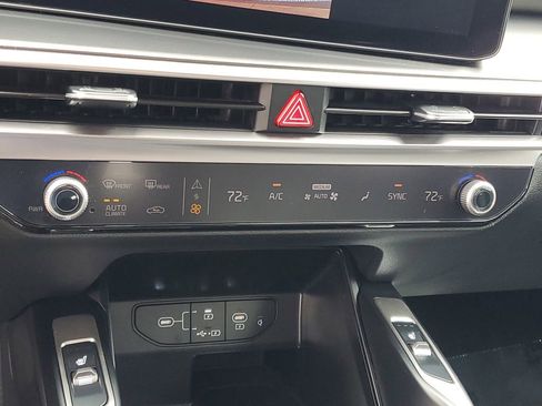 Used 2025 Kia Sorento S w/ Panoramic Sunroof Package FWD image 19