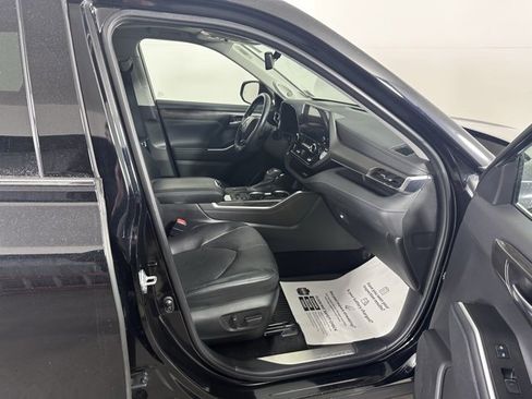 Used 2023 Toyota Highlander Limited image 10