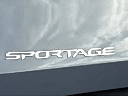 Used 2023 Kia Sportage EX image 17