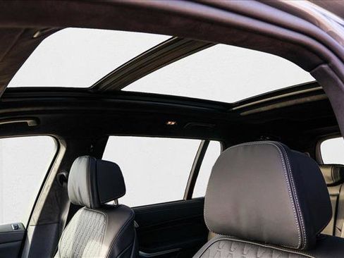 Used 2025 BMW X7 M60i w/ Executive Package image 11