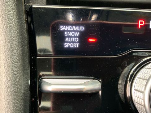 Used 2023 Jeep Grand Cherokee L Limited AWD/4WD image 39