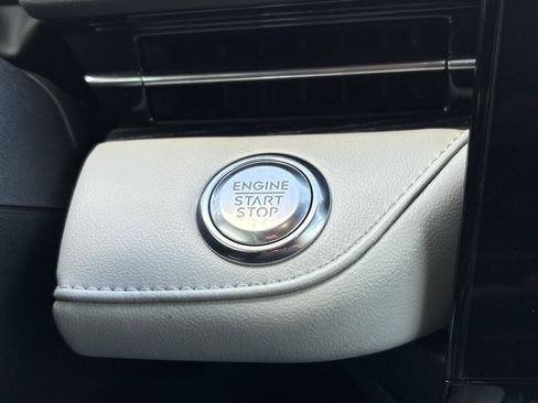 Used 2024 Lincoln Nautilus Reserve image 6