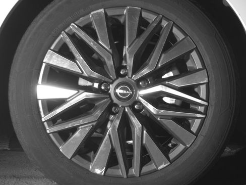 Used 2025 Nissan Altima 2.5 SV FWD image 13