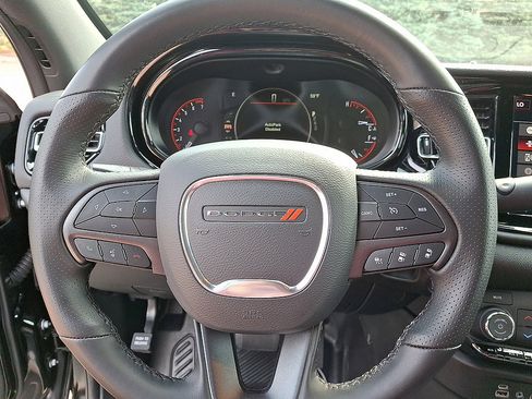 Used 2025 Dodge Durango AWD w/ Technology Group image 8